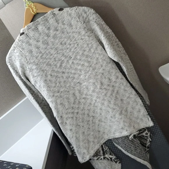 Cardigan - Picture 2 of 7